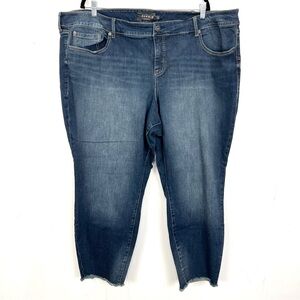 Torrid Boyfriend Crop Frayed Hem Jeans Plus Size 28